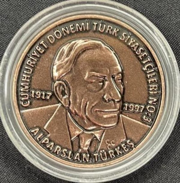 Alparslan Türkeş bronz