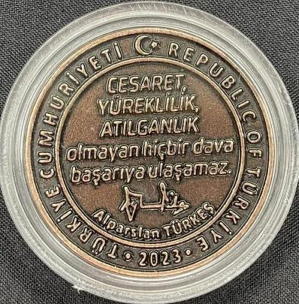 Alparslan Türkeş bronz - Görsel 2